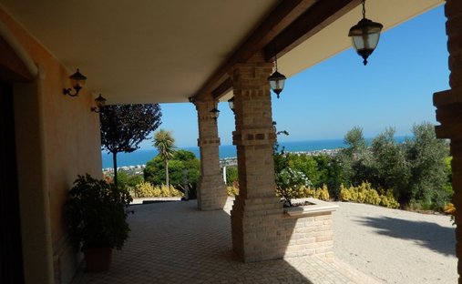 Villa in Colonnella, Abruzzen, Italien 1