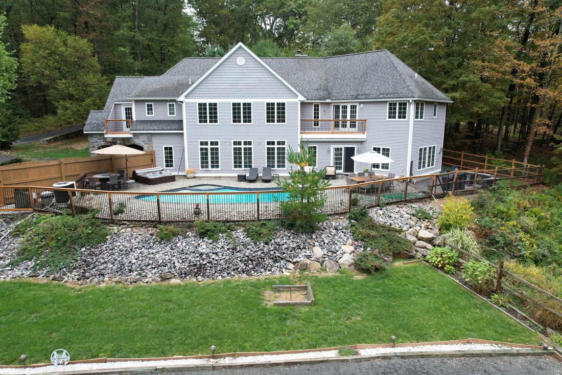 House in Watertown, Connecticut, United States 1 - 18089517