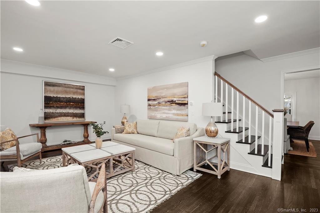 House in Trumbull, Connecticut, United States 2 - 18081452