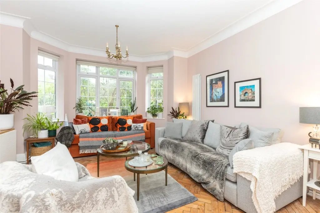 Apartment in Holly Village, Haringey, England 3 - 18081451