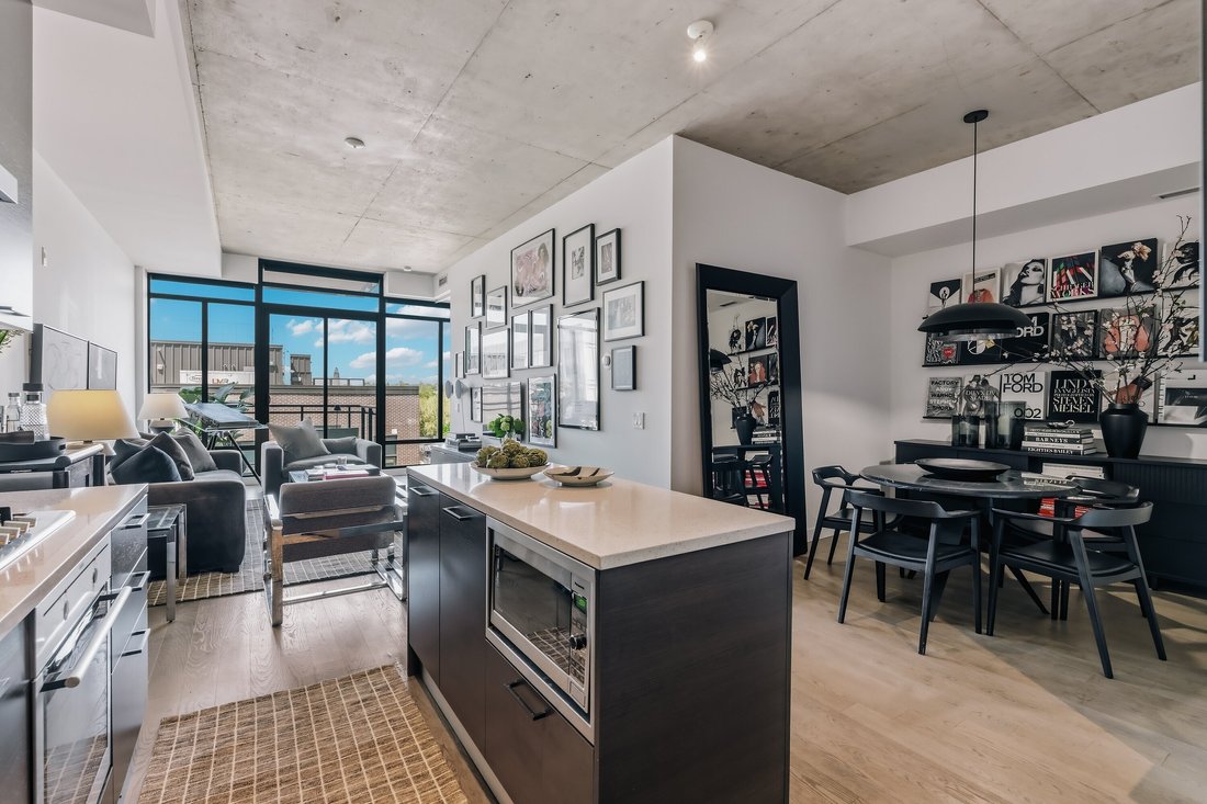 Condo in Toronto, Ontario, Canada 1 - 18089813