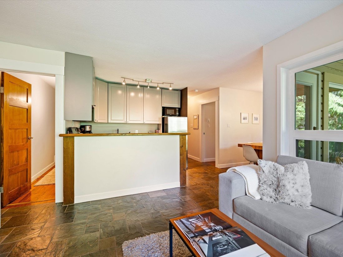 Townhouse in Whistler, British Columbia, Canada 3 - 18086721