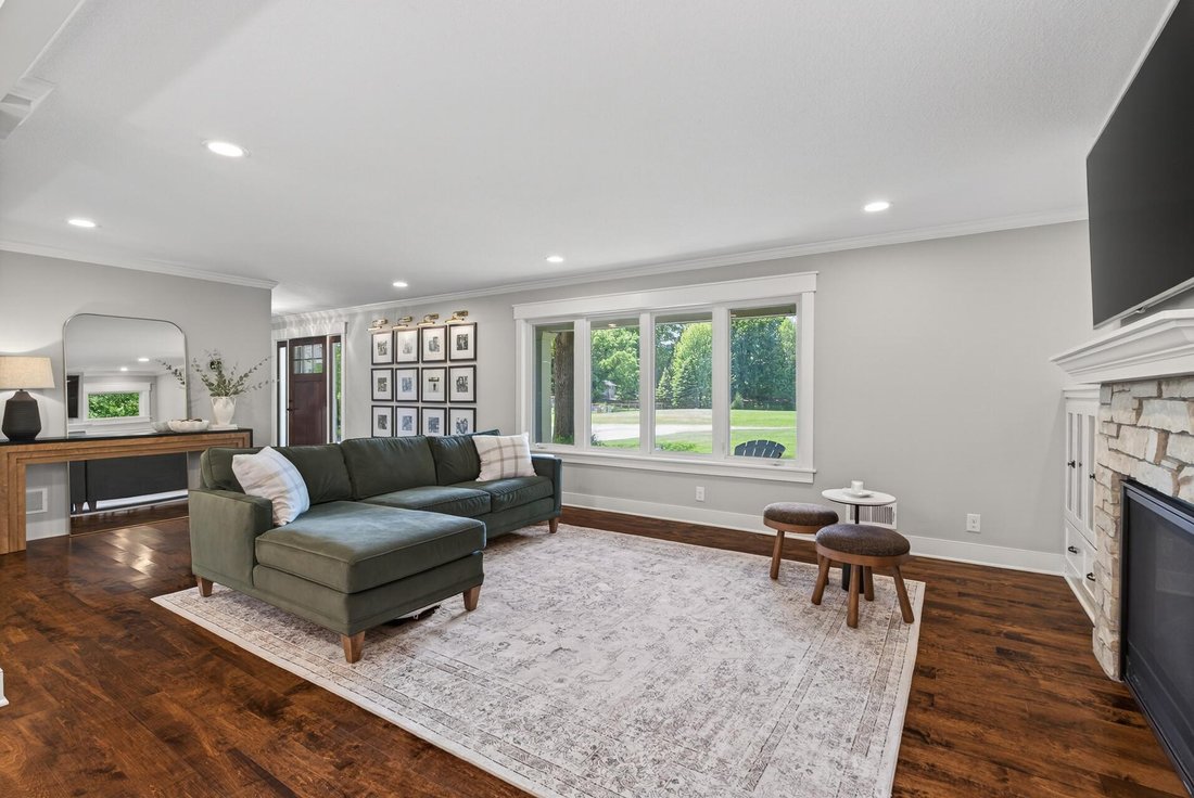 House in Chanhassen, Minnesota, United States 4 - 18089174