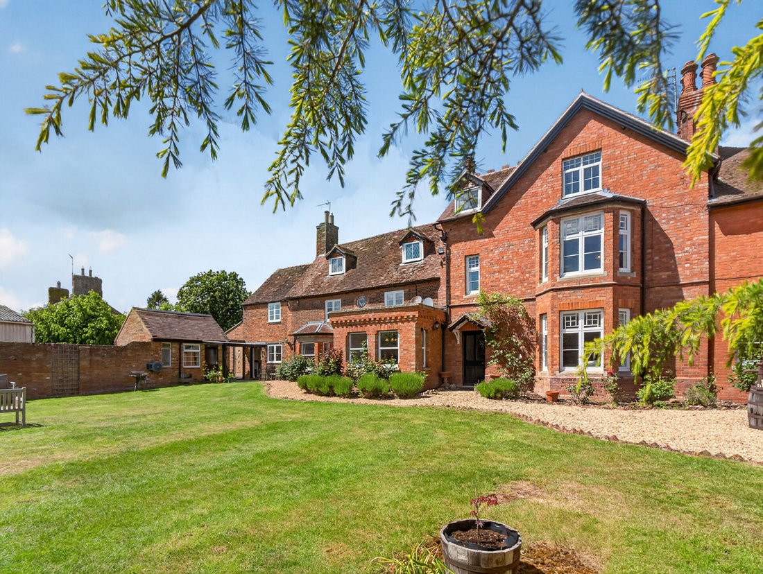House in Adstock, England 3 - 18089013