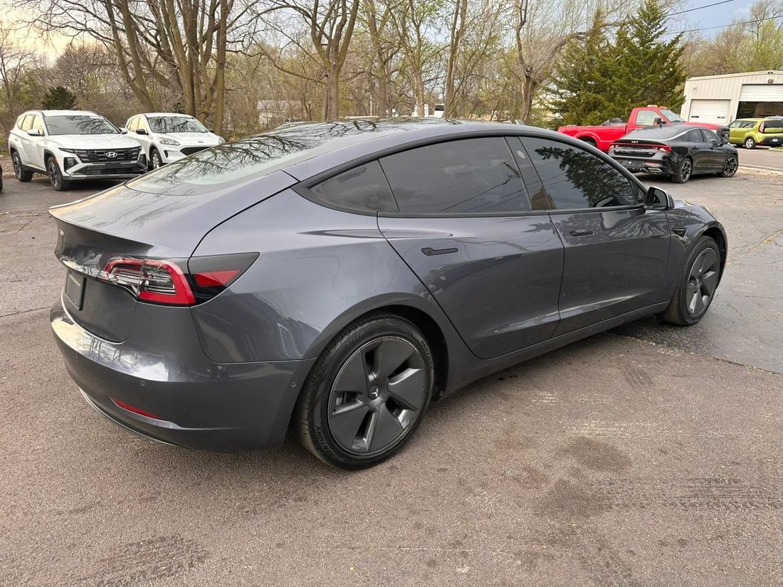 Sedan in Island Lake, IL, United States 5 - 18087636