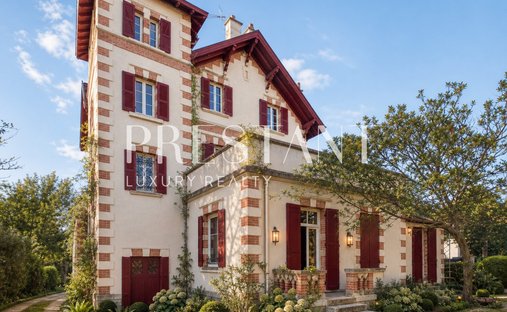 House in Halles-Hurlague, Biarritz, France 1
