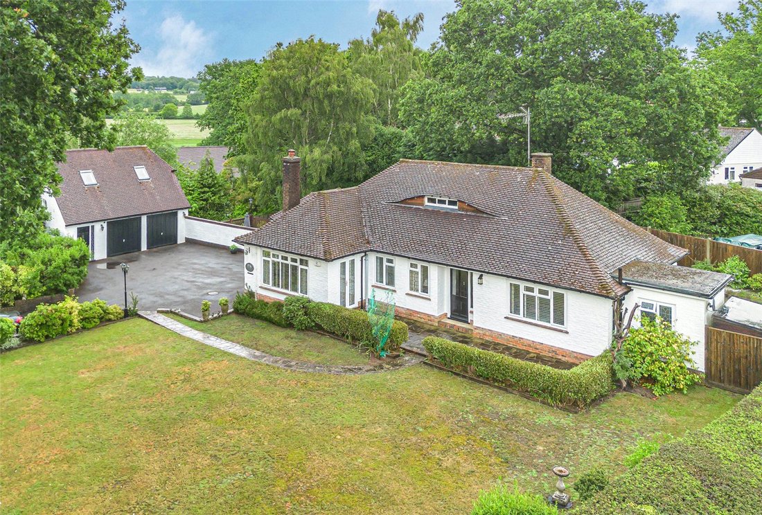 Bungalow in West Chiltington, England 4 - 18074475