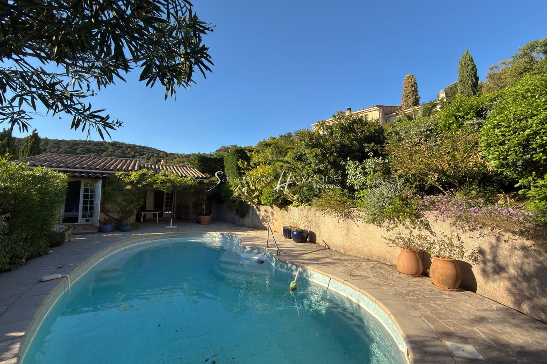 Villa in La Croix-Valmer, Provence-Alpes-Côte d'Azur, France 2 - 18089657