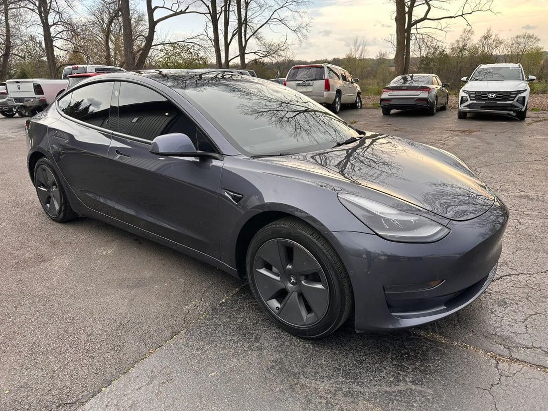 Sedan in Island Lake, IL, United States 3 - 18087636