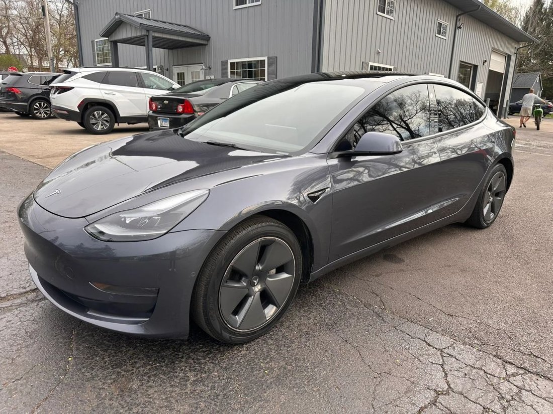 Sedan in Island Lake, IL, United States 1 - 18087636
