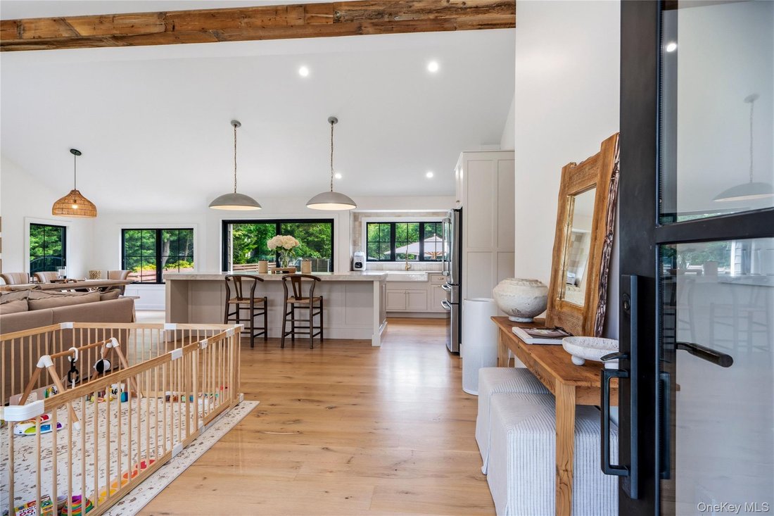 House in East Northport, New York, United States 5 - 18089175