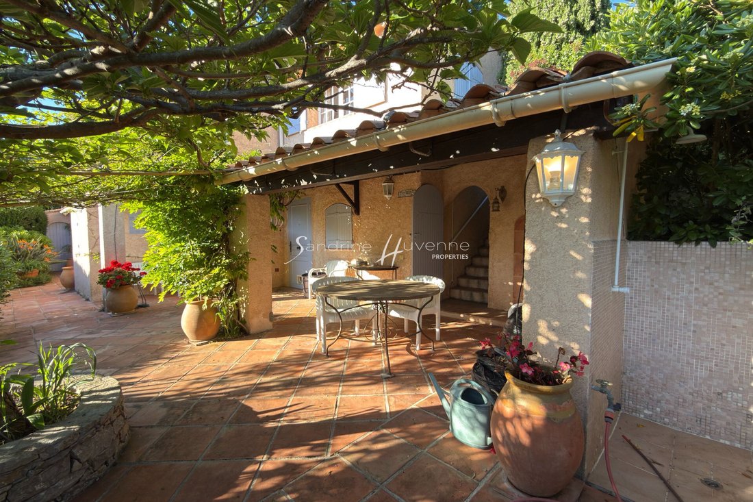 Villa in La Croix-Valmer, Provence-Alpes-Côte d'Azur, France 3 - 18089657
