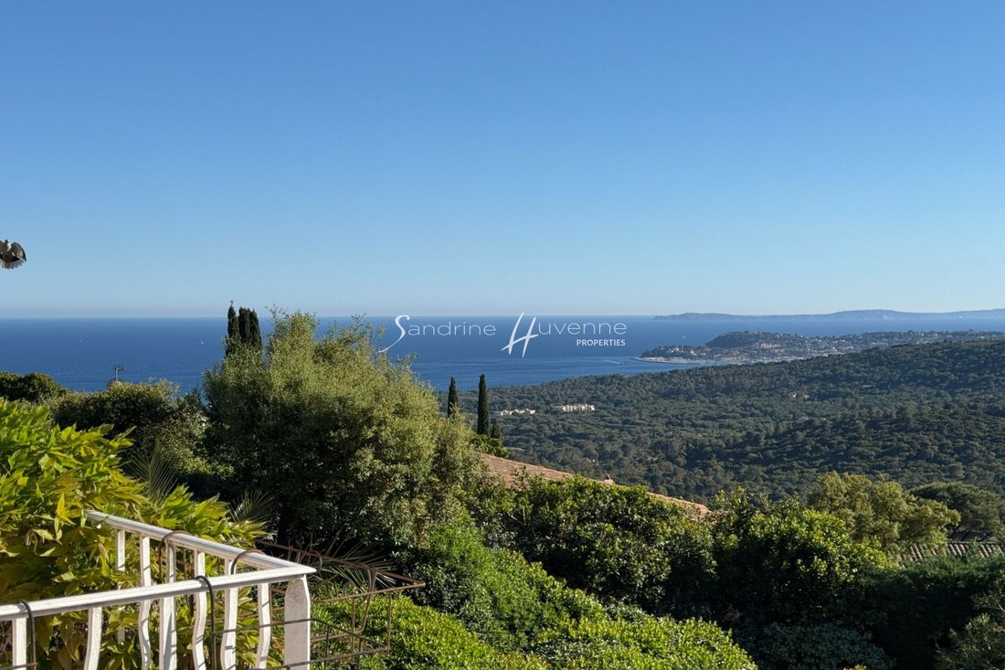 Villa in La Croix-Valmer, Provence-Alpes-Côte d'Azur, France 1 - 18089657