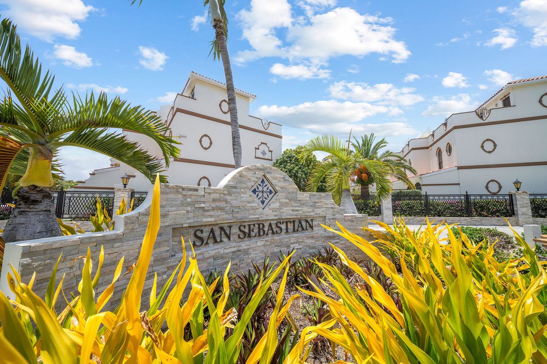 Condo in George Town, George Town, Cayman Islands 1 - 17971318
