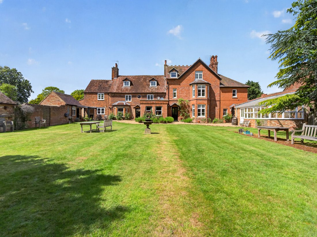 House in Adstock, England 1 - 18089013