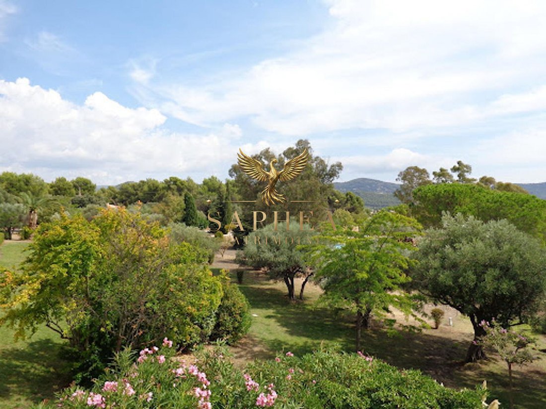 Land in La Cadiere-d'Azur, Provence-Alpes-Côte d'Azur, France 1 - 16628987