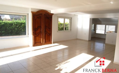 Villa in Sud Ouest, Wintzenheim, France 1