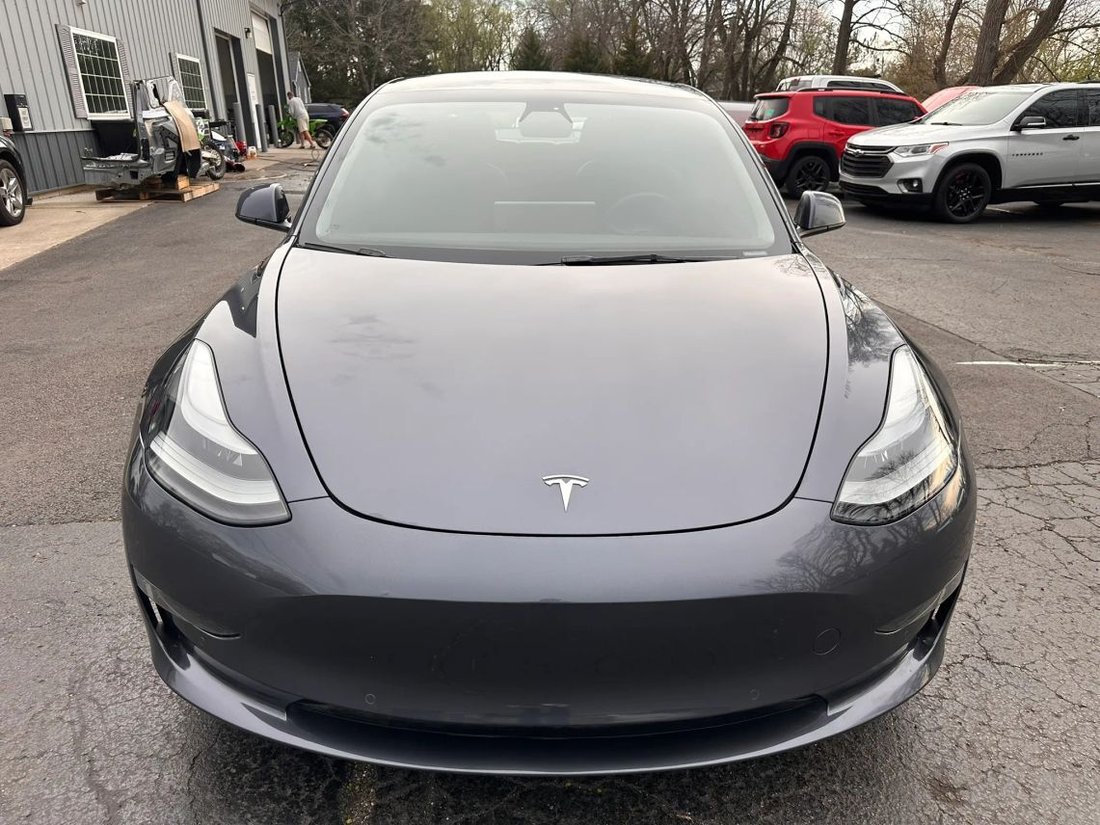 Sedan in Island Lake, IL, United States 2 - 18087636