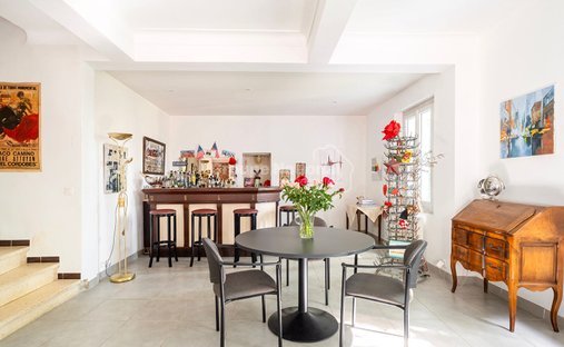 19th Century Bourgeois Residence In Vauvert