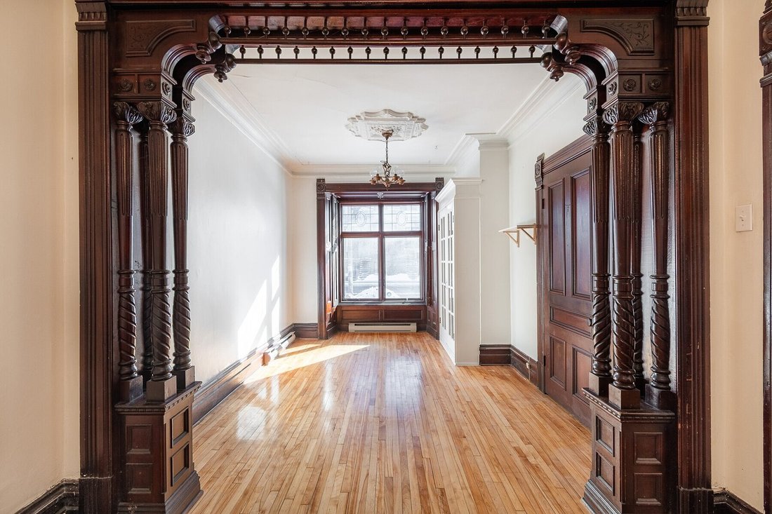 House in Montréal, Quebec, Canada 4 - 18089808
