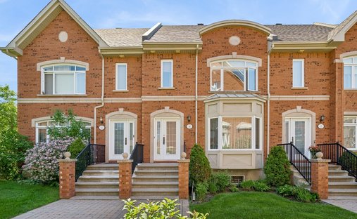 House in Pointe-Claire, Quebec, Canada 1