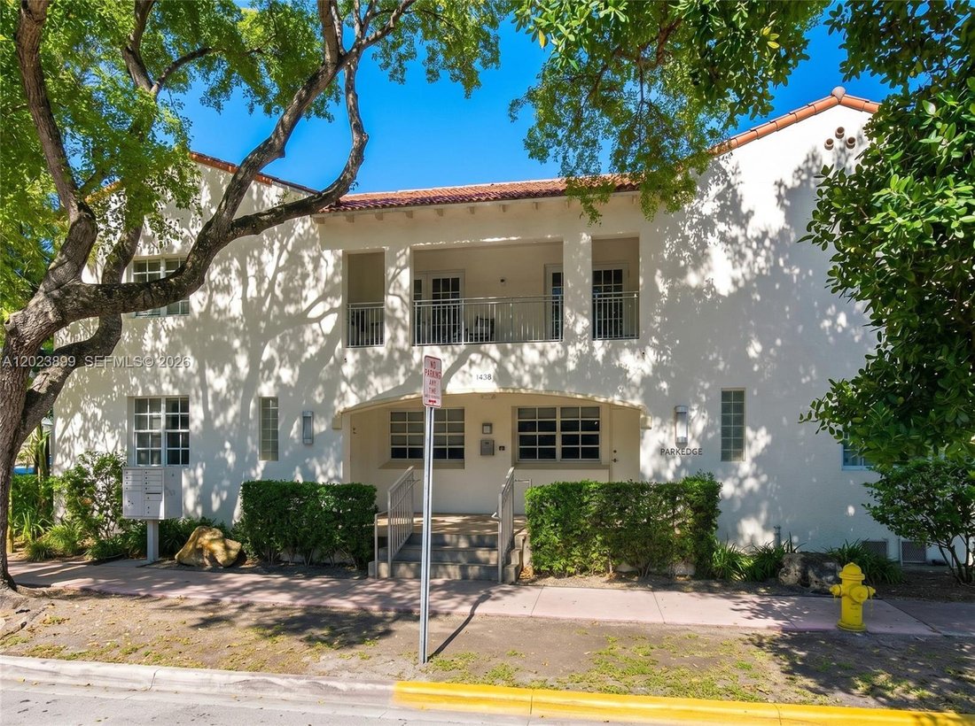 Miami Beach, Florida, United States 1 - 18090008