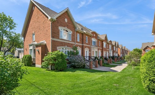 Casa a Pointe-Claire, Québec, Canada 1