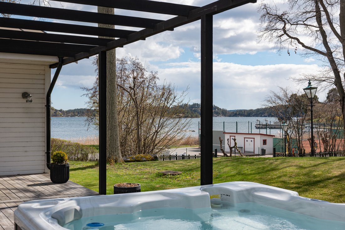 Villa in Saltsjöbaden, Stockholm County, Sweden 2 - 18090053