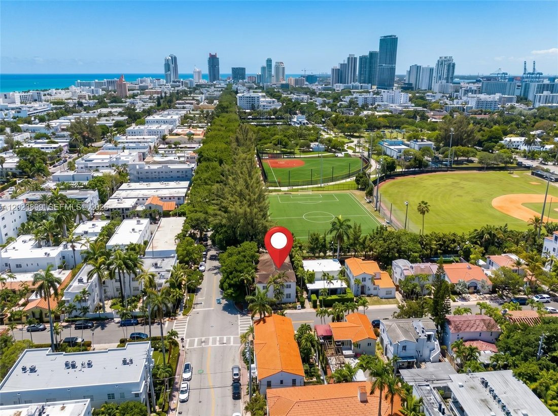 Miami Beach, Florida, United States 2 - 18090008