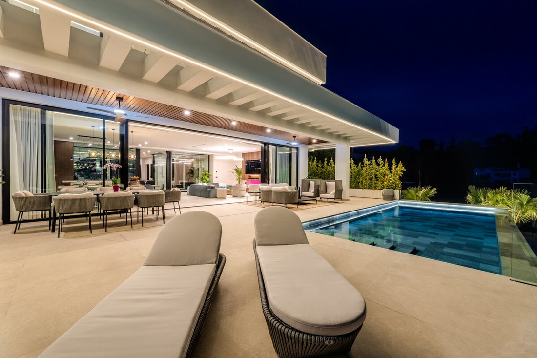 Villa in El Madroñal, Benahavis, Spain 4 - 18090373