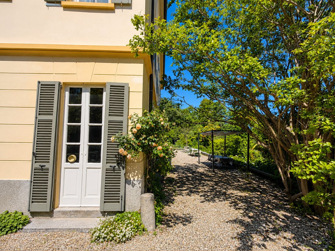 Villa in Sagnino-Tavernola-Monte Olimpino, Como, Lombardy 5 - 17984174