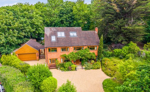 House in Knowl Hill, England 1