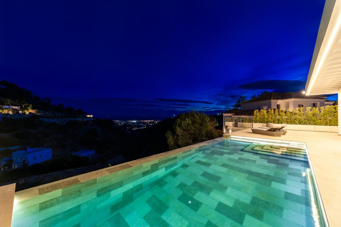 Villa in El Madroñal, Benahavis, Spain 4 - 18090384
