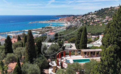 Villa in Menton, Provence-Alpes-Côte d'Azur, France 1
