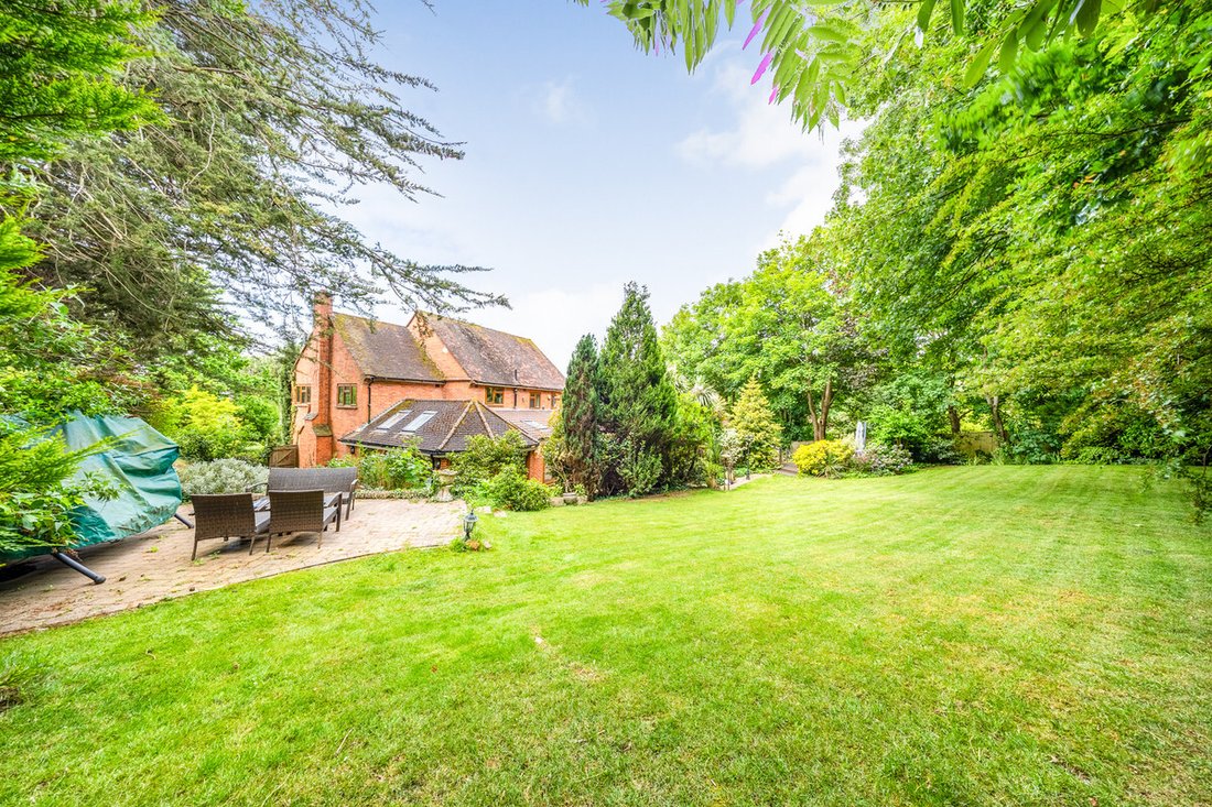 House in Knowl Hill, England 2 - 18089851