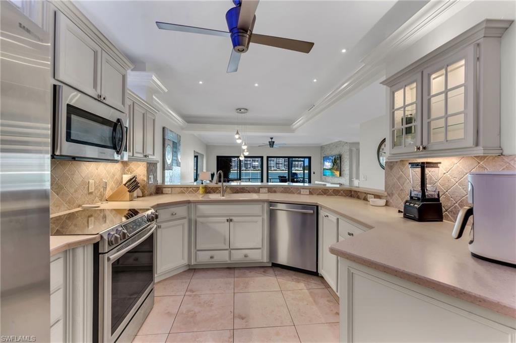 Condo in Naples, Florida, United States 4 - 18089970