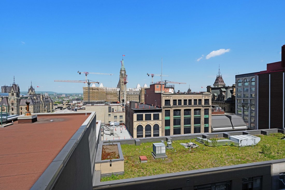 Condo in Ottawa, Ontario, Canada 2 - 15409566