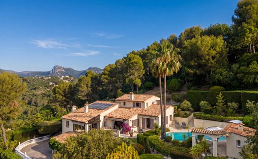 Villa in Sud, La Gaude, France 1