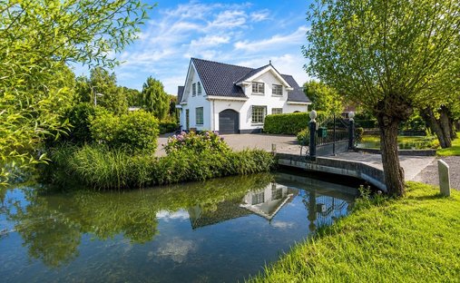 Villa in Capelle aan den IJssel, South Holland, Netherlands 1