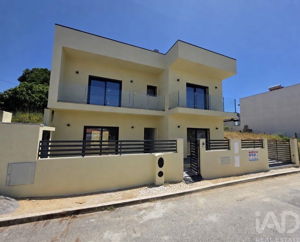 Townhouse in Charneca de Caparica e Sobreda, Setubal, Portugal 1 - 18090356