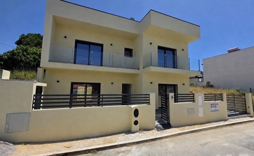 Townhouse in Charneca de Caparica e Sobreda, Setubal, Portugal 1