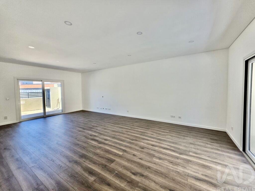 Townhouse in Charneca de Caparica e Sobreda, Setubal, Portugal 3 - 18090356