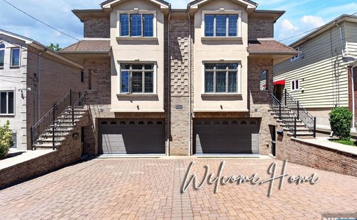 Condo in Palisades Park, New Jersey, United States 1