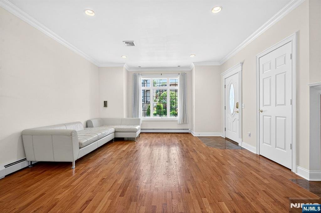 Condo in Palisades Park, New Jersey, United States 2 - 18090170
