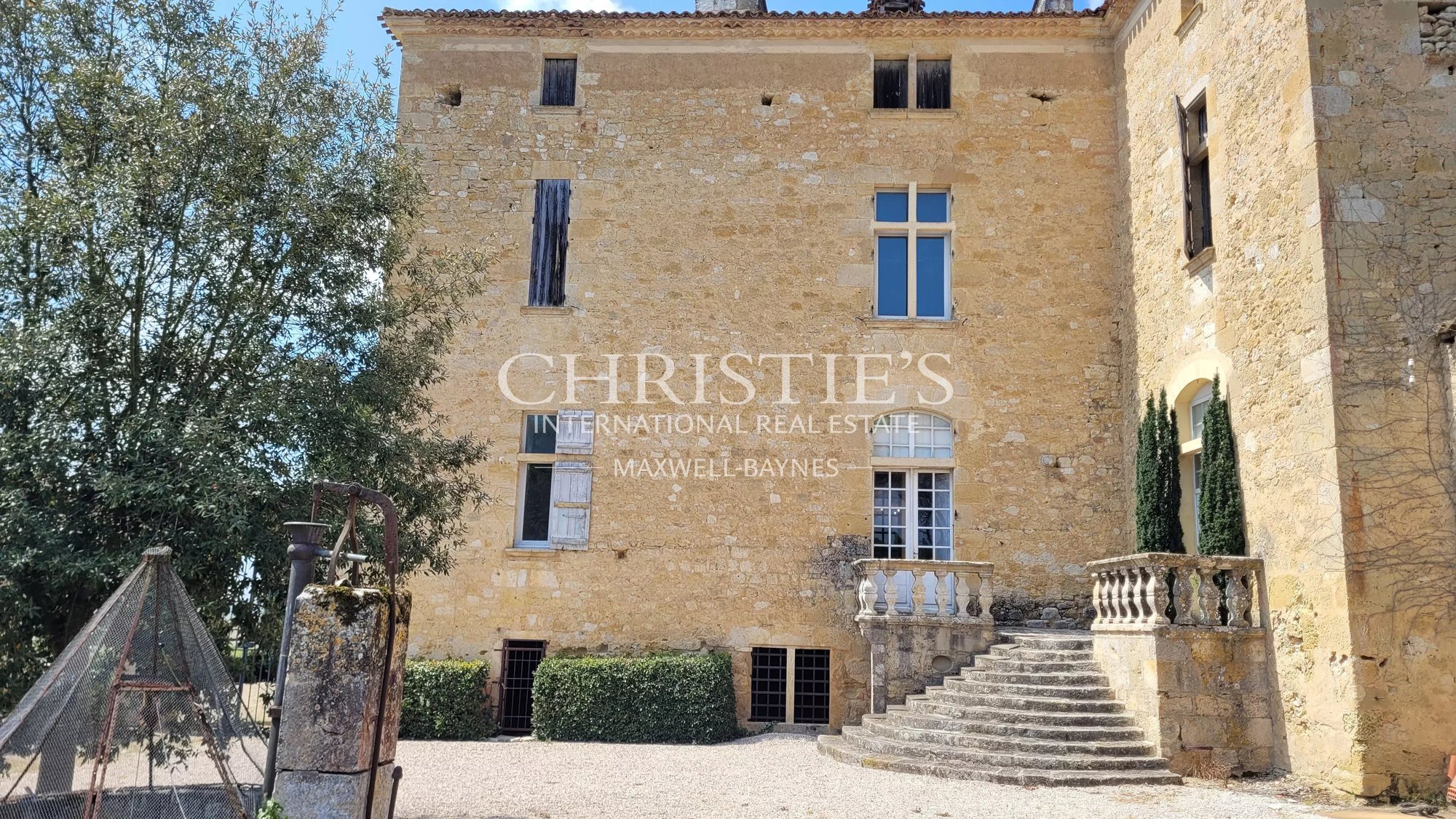 Elegant Historic Château In Elevated Position With Wide Ranging Views Of The Gers Countryside