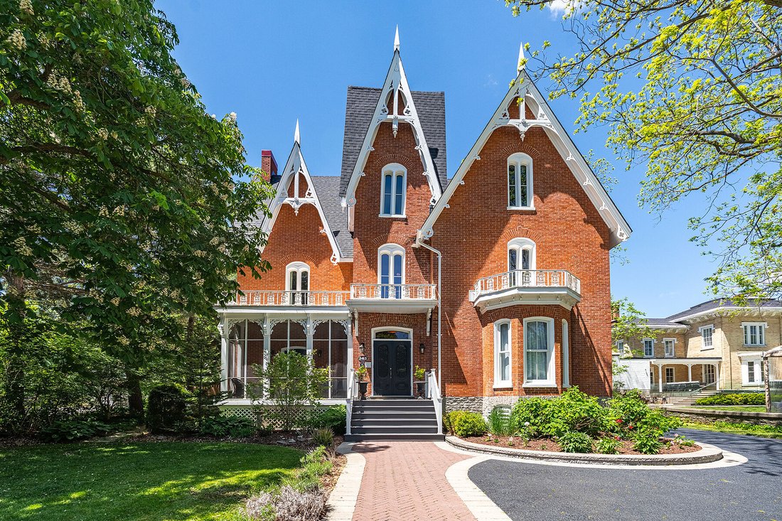 House in Picton, Ontario, Canada 1 - 18090434