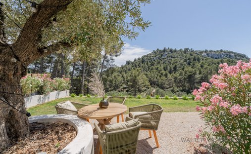 Villa in Les Baux-de-Provence, Provence-Alpes-Côte d'Azur, France 1