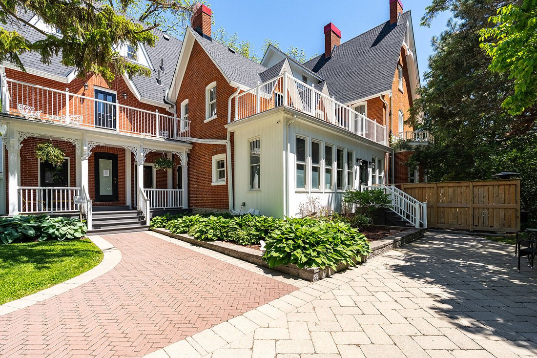 House in Picton, Ontario, Canada 2 - 18090434
