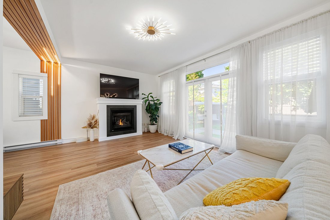 House in North Saanich, British Columbia, Canada 2 - 18090547