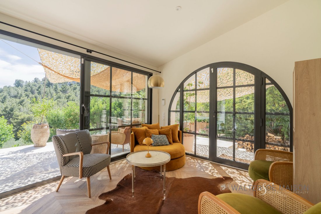 Villa in Les Baux-de-Provence, Provence-Alpes-Côte d'Azur, France 3 - 18090450